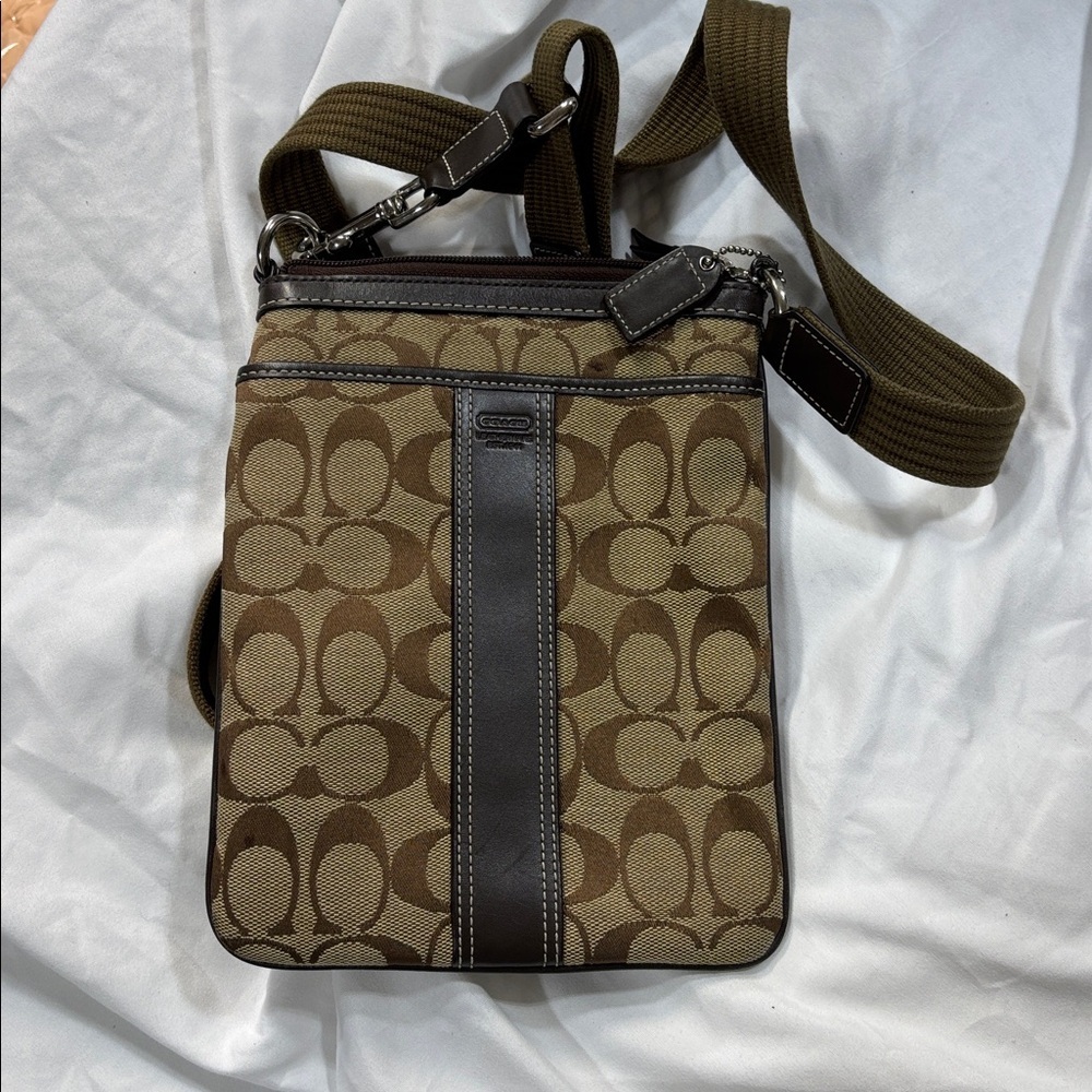 Coach Signature 6016 Stripe Swingpack Crossbody Khaki
Brown Leather Purse bag - Picture 15 of 15
